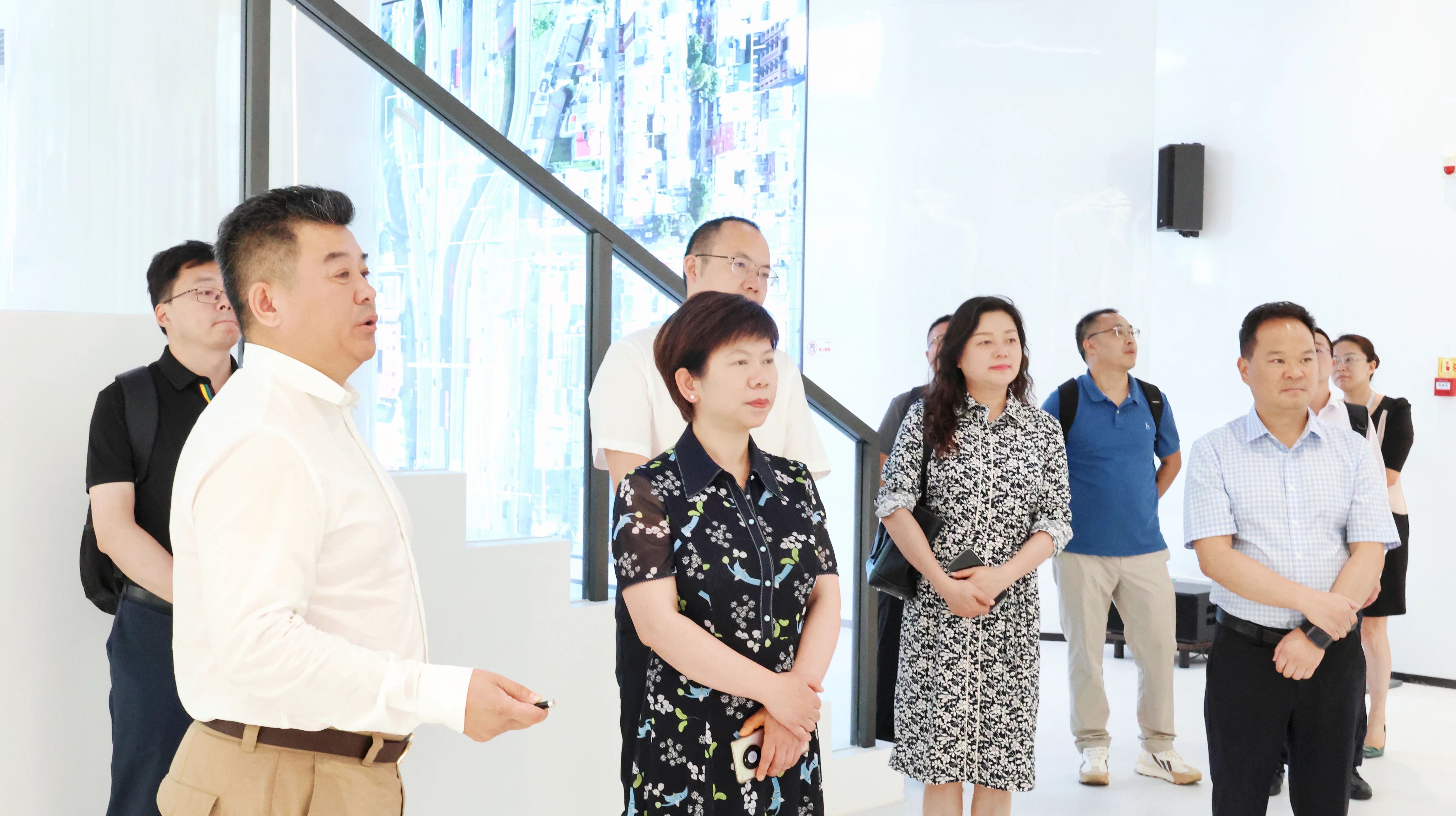 尊龙凯时与成都市郫都区达成战略合作 推动成都影视城建设
