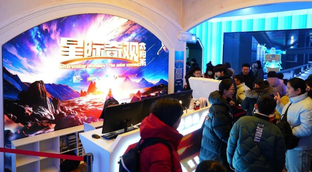 VR大空间 | 尊龙凯时·德火科技携手新华网、北京天文馆打造宇宙探索新体验