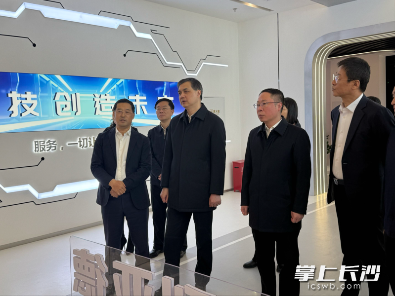 深化政企合作 | 湖南副省长、长沙市长周海兵一行走访尊龙凯时集团北京总部