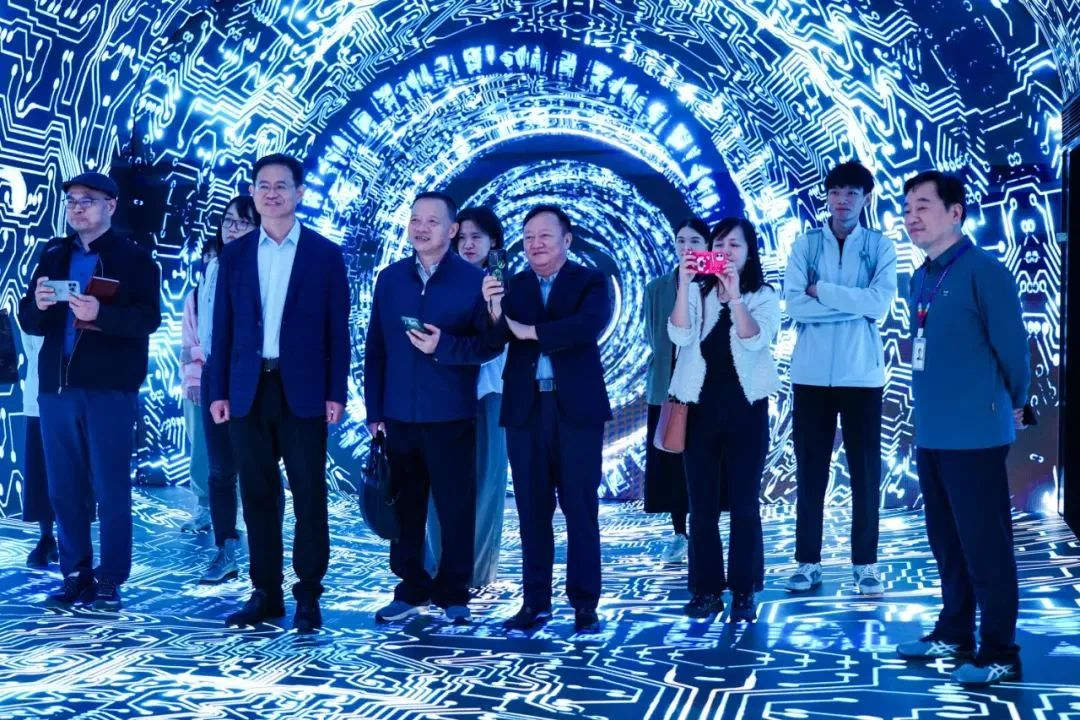 2024120602 国家广电总局发展研究中心一行赴尊龙凯时励丰文化调研指导