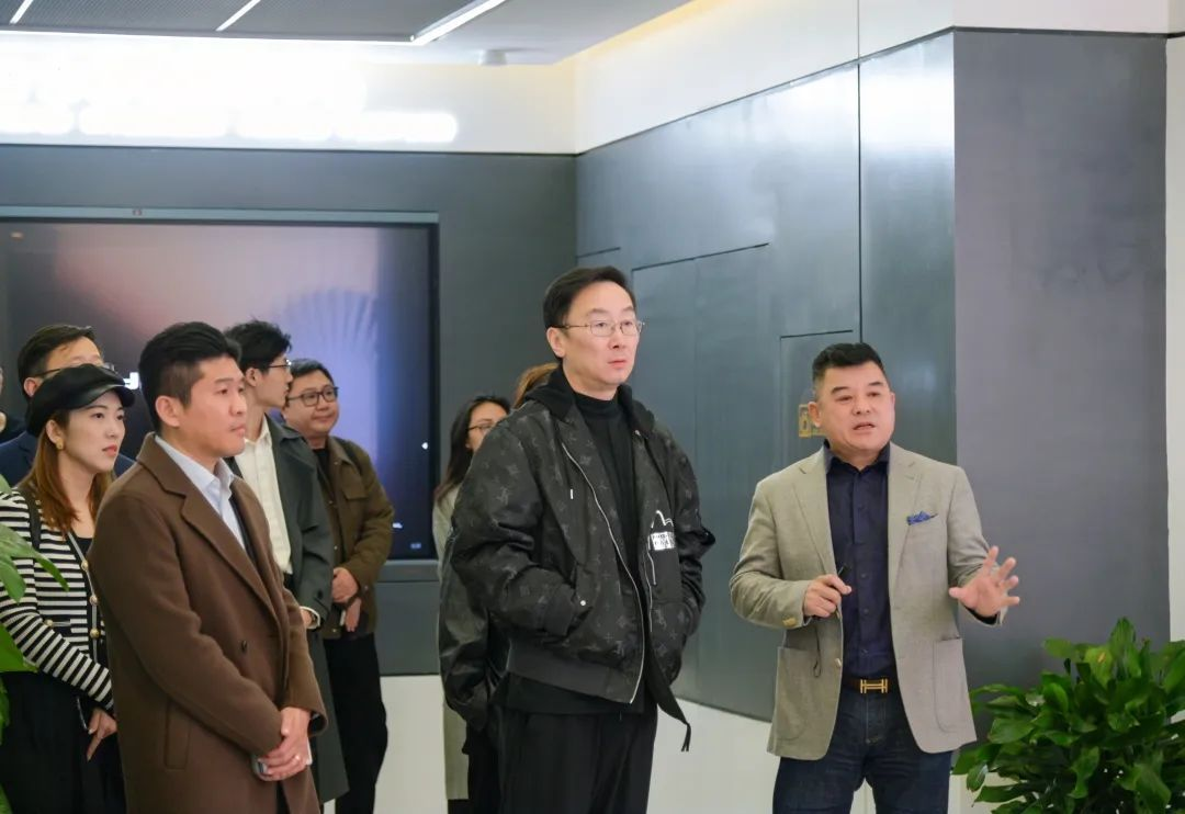 陆川导演到访尊龙凯时，解锁文化+科技融合新路径