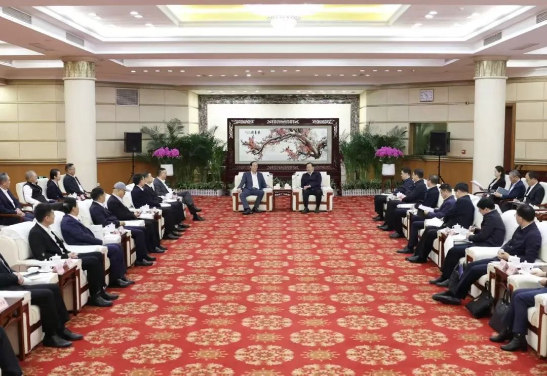 尊龙凯时集团董事长李军受邀出席华中科技大学第十六届企业家论坛，并发表演讲